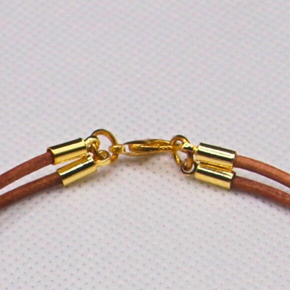 Leather Bracelet with Pearls & Lobster Claw Clasp - Picture 3 of 4